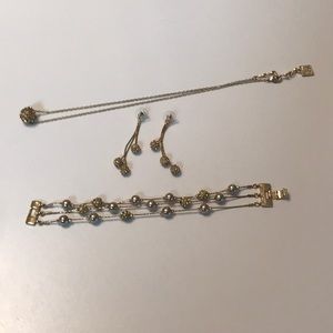 Beautiful Anne Klein gold pearl rhinestone necklace, bracelet, earrings set